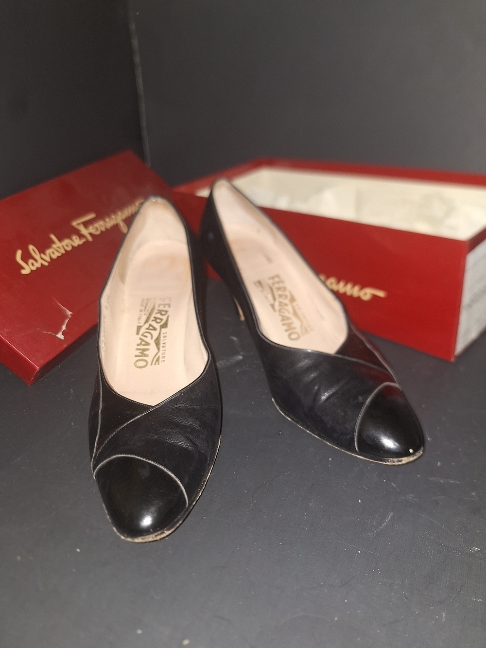 Vintage Salvatore Ferragamo Black Leather Cap-Toe Heels sz8.5